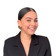 Étudiante en communication et marketing, je donne des cours en ligne pour les lycéens/collègiens sur mon temps libre dans divers domaines : communication, marketing, réseaux sociaux, print, français, maths, droit